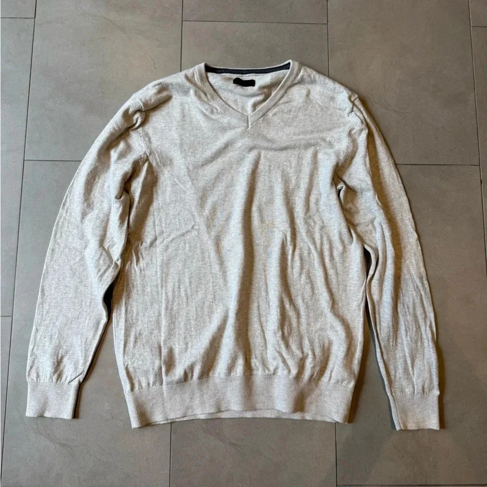 Denver Hayes Light Grey Cotton V-Neck Sweater